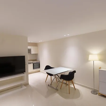 Cannes: Superbe De Type T2 Pour 4 Pers Apartment