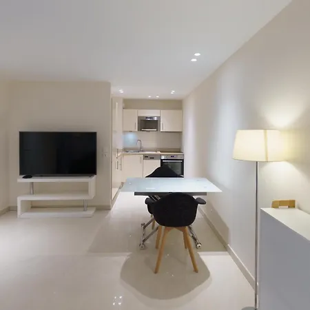 Cannes: Superbe De Type T2 Pour 4 Pers *